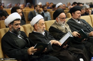 مراسم بزرگداشت احسان صابری در حرم امام خمینی (س)