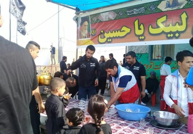 مردم خوی از زائران خارجی اربعین حسینی استقبال کردند