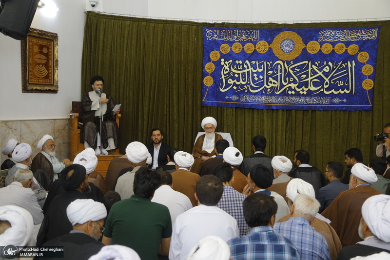 عمامه گذاری طلاب در روز میلاد پیامبر اکرم (ص) و امام صادق (ع) توسط مراجع تقلید