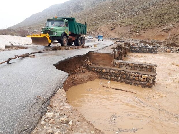 اعزام ماشین آلات بنیاد مسکن برای کمک به سیلزدگان سیستان وبلوچستان