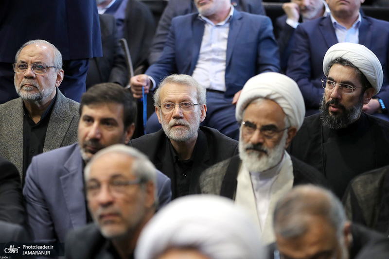 اقامه نماز رهبر معظم انقلاب بر پیکر رئیس جمهوری و یارانش