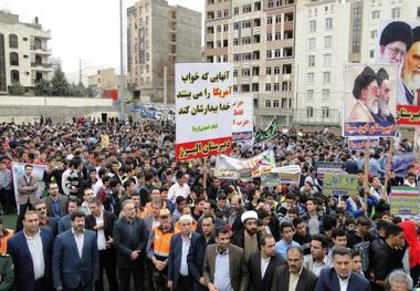 راهپیمایی روز ملی مباره با استکبار جهانی در شهرستان دماوند برگزار شد