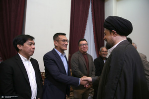 دیدار جمعی از اساتید ودانشجویان کشور تایلند با سید حسن خمینی