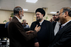 بازدید «سید حسن خمینی» از موسسه مطبوعاتی ایران