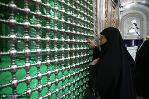 ادای احترام شرکت کنندگان در هفتمین اجلاس بین المللی مجمع جهانی اهل بیت(ع) به مقام شامخ امام راحل