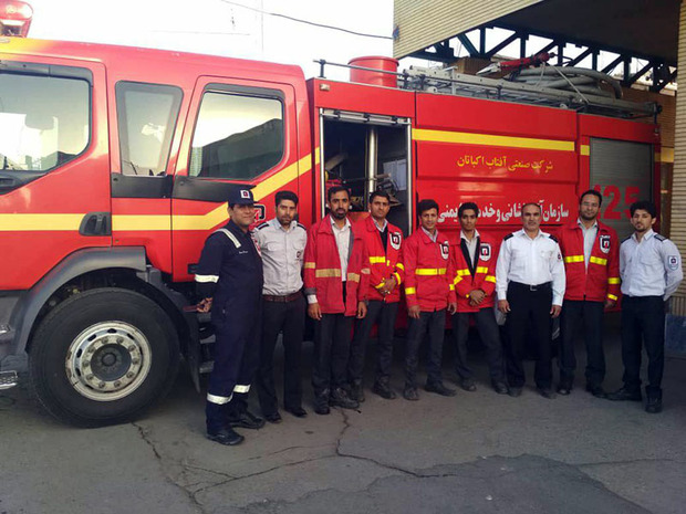2 تیم آتش‌نشانی شهرداری زاهدان به شهر زابل اعزام شدند