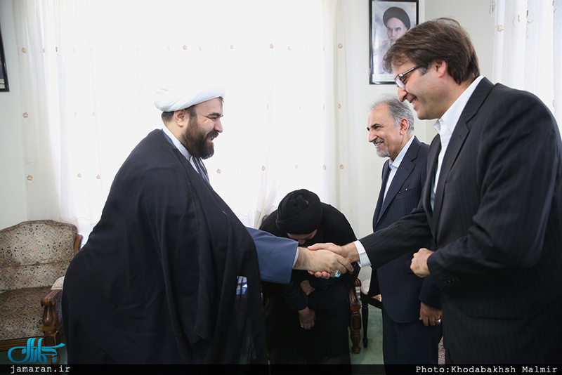 ادای احترام شهردار و اعضای شورای شهر پنجم نسبت به مقام شامخ حضرت امام(س)