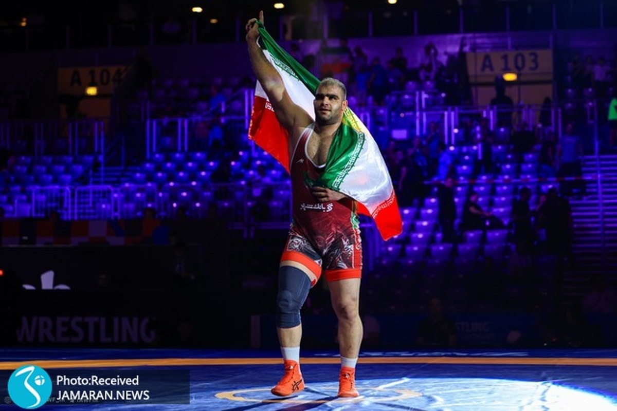 تصاویر جذاب از شب باشکوه کشتی با درخشش فرخی و میرزازاده