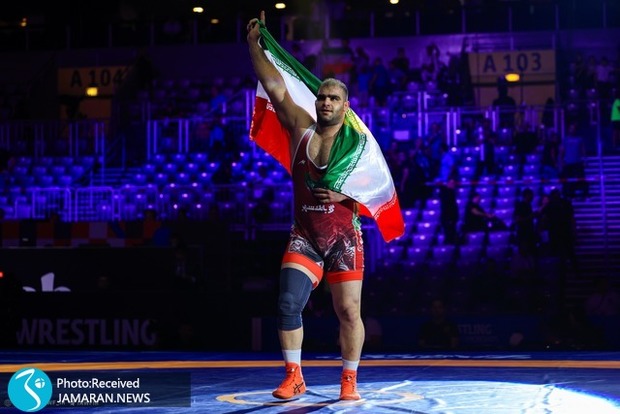 تصاویر جذاب از شب باشکوه کشتی با درخشش فرخی و میرزازاده