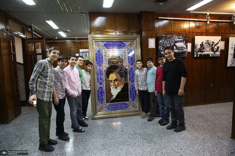 بازدید جمعی از دانش آموزان و توریست ها از جماران