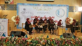 اجرای گروه موسیقی بانوان لاهیجان در نخستین آیین نکوداشت مادران در رشت