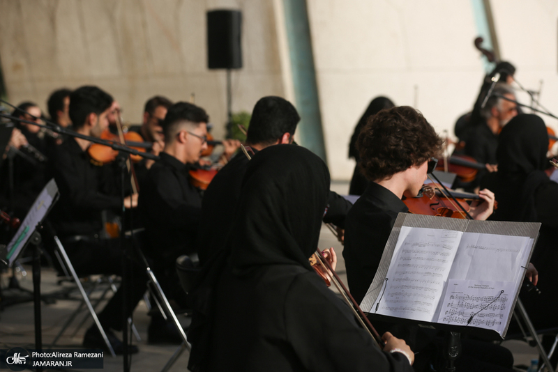 اجرای ارکستر سمفونیک تهران در برج آزادی