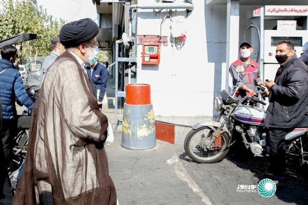 بازدید سرزده رئیسی از جایگاه عرضه سوخت + فیلم و عکس