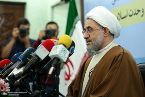 نشست خبری  آیت الله محسن اراکی دبیر کل مجمع جهانی تقریب