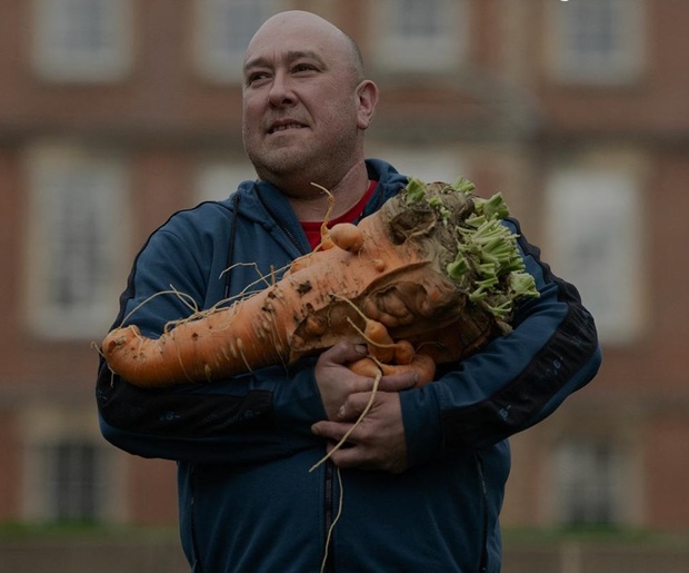 هویج سنگین‌وزن برنده مسابقه شد! + عکس