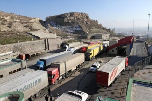 بیش از 203 هزار دستگاه کامیون از مرز بازرگان عبور کرد