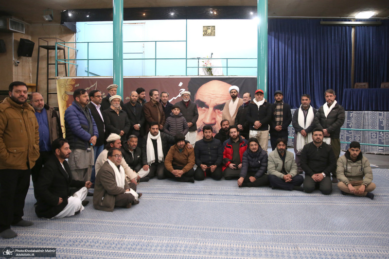 بازدید جمعی از گردشگران کشور پاکستان از بیت امام خمینی از جماران