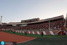 عکس| خط کشی دستی چمن ورزشگاه یادگار با سطل رنگ!