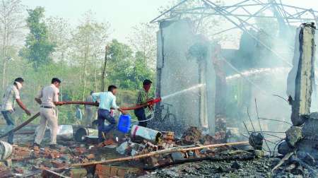 27 کشته در انفجار موادمحترقه در هند