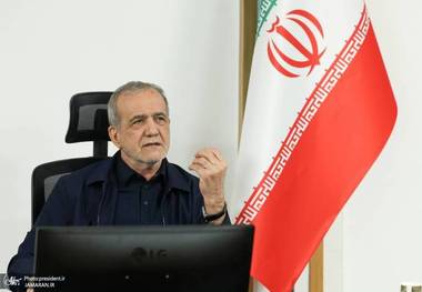 پزشکیان وارد قم شد