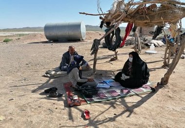 مشق عشق در گوش دانش‌آموزان مدرسه عشایری لذت معلمی جایگزین ندارد