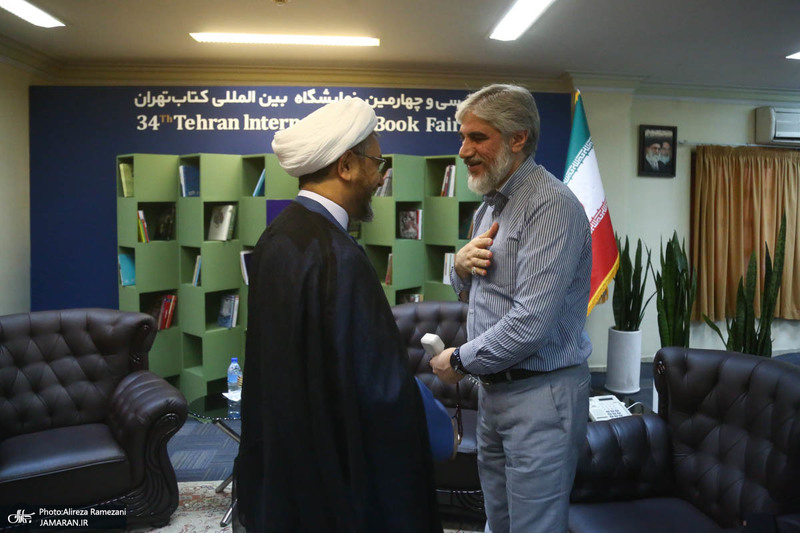 بازدید سرپرست موسسه تنظیم و نشر آثار حضرت امام خمینی(ره) از نمایشگاه کتاب