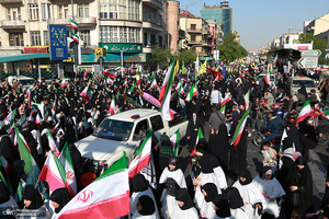 راهپیمایی دختران «جان‌فدای ایران» -۱