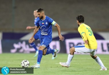 عکس| مهاجم استقلالی روی نیمکت تراکتور!