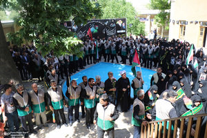 غبار روبی و عطر افشانی بیت و زادگاه امام خمینی (س)