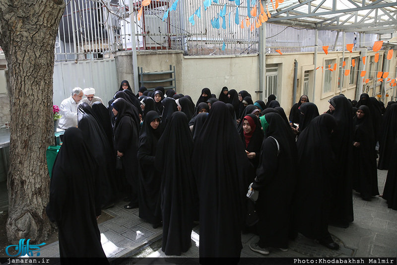 بازدید جمعی از دانشجویان جامعه المصطفی از بیت امام خمینی در جماران 