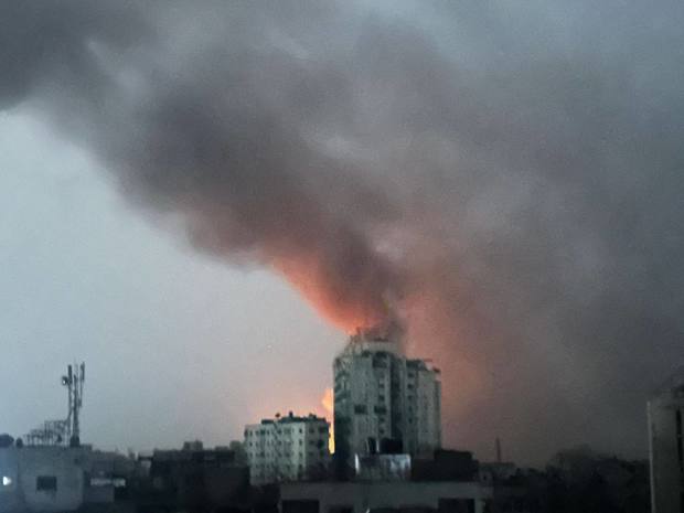 طرح ترامپ برای پایان جنگ؟ حملات «جنون آمیز» اسرائیل به غزه ادامه دارد + عکس و فیلم