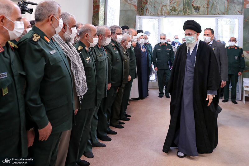 دیدار جمعی از فرماندهان ارشد نیروهای مسلح با فرمانده معظم کل قوا