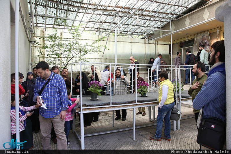 بازدید گردشگران خارچی از بیت امام خمینی (س) در جماران