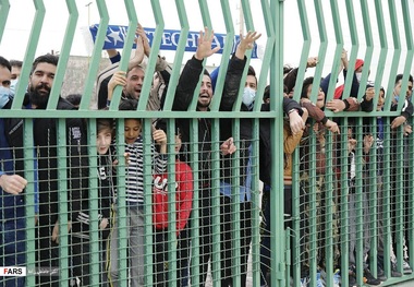 تماشاگران استقلال پشت درهای بسته/ اعتراض شدید پیکانی ها به پنالتی+ عکس و فیلم