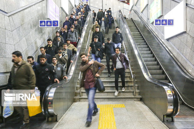 سه ایستگاه مترو تهران به پله برقی مجهز شد