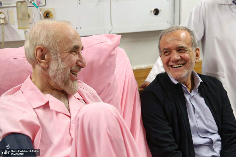 عیادت رئیس جمهوری از سید محمد خاتمی