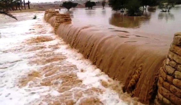 بخش غربی شهر پلدختر به طور کامل زیر آب رفت