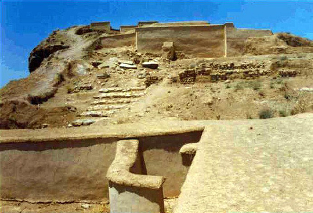 قلعه تاریخی زیویه سقز در معرض آسیب جدی قرار گرفته است