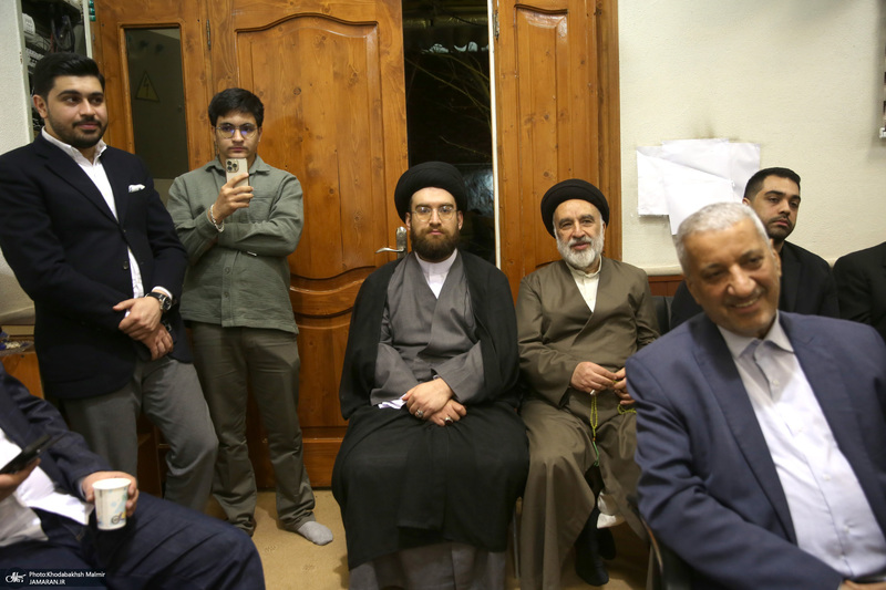 دیدار مهدی کروبی با سید حسن خمینی و جمعی از فعالان سیاسی