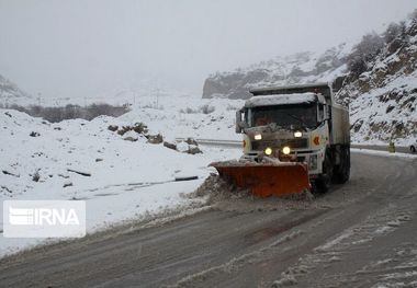 بارش برف و کولاک جاده‌های استان قزوین را فرا گرفت