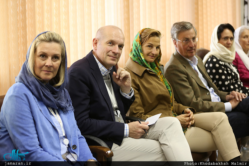 دیدار  گردشگران آلمانی و اتریشی با حجت الاسلام والمسلمین دکتر مقدم 