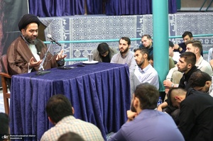 بازدید جمعی از داشجویان دانشگاه‌های آذربایجان شرقی از حسینیه جماران