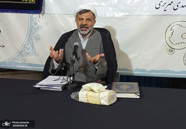 مهدی مهریزی مطرح کرد: پیامبر(ص) حضور اجتماعی زن یا خروج او از منزل را ممنوع نکرده است