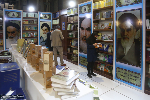 ارائه آثار امام خمینی(س) به 25 زبان دنیا در سی و چهارمین نمایشگاه کتاب تهران