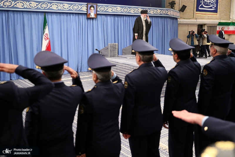 دیدار جمعی از فرماندهان و کارکنان نیروی هوایی ارتش با فرمانده معظم کل قوا