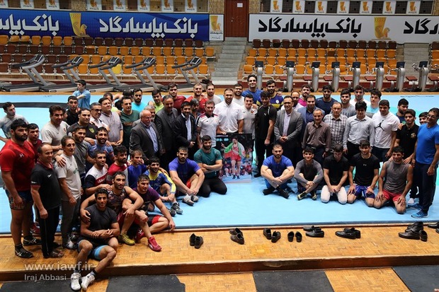 مراسم تجلیل از کمیل قاسمی با حضور علیرضا دبیر و بنا+ عکس
