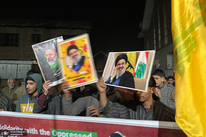 دسته عزاداری شیعیان کشمیر در آستانه تشییع پیکر شهید سید حسن نصرالله (ره)