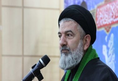 امام جمعه موقت همدان: دولتمردان زندگی رجایی و باهنر را الگو قرار دهند