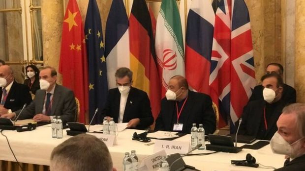 سفیر ایران در لندن: کشورهای غربی در مذاکرات سیاست تهاجمی رسانه ای غیردوستانه در پیش گرفته اند/ ممکن است سیاستمداران و دیپلماتهای کهنه کار ما را هم گمراه کنند تا بر جبهه خودی فشار وارد نمایند