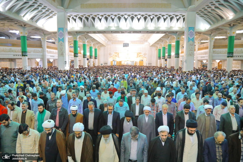 نماز عید سعید فطر در حرم مطهر حضرت معضومه (س)